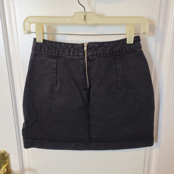 Forever 21 Embroidered Black Denim Skirt Size S - Picture 5 of 6